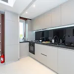 Orion New Boutique Building With Fee-based Parking Apartment *