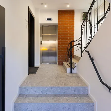 Orion New Boutique Building With Fee-based Parking Apartment