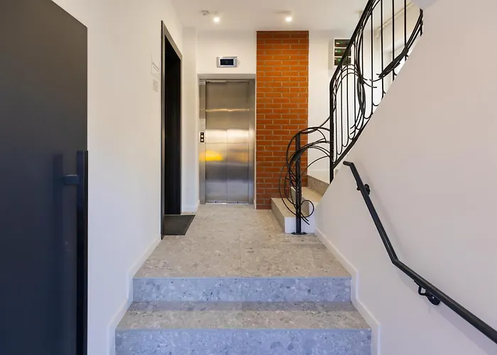 Orion New Boutique Building With Fee-based Parking Apartment